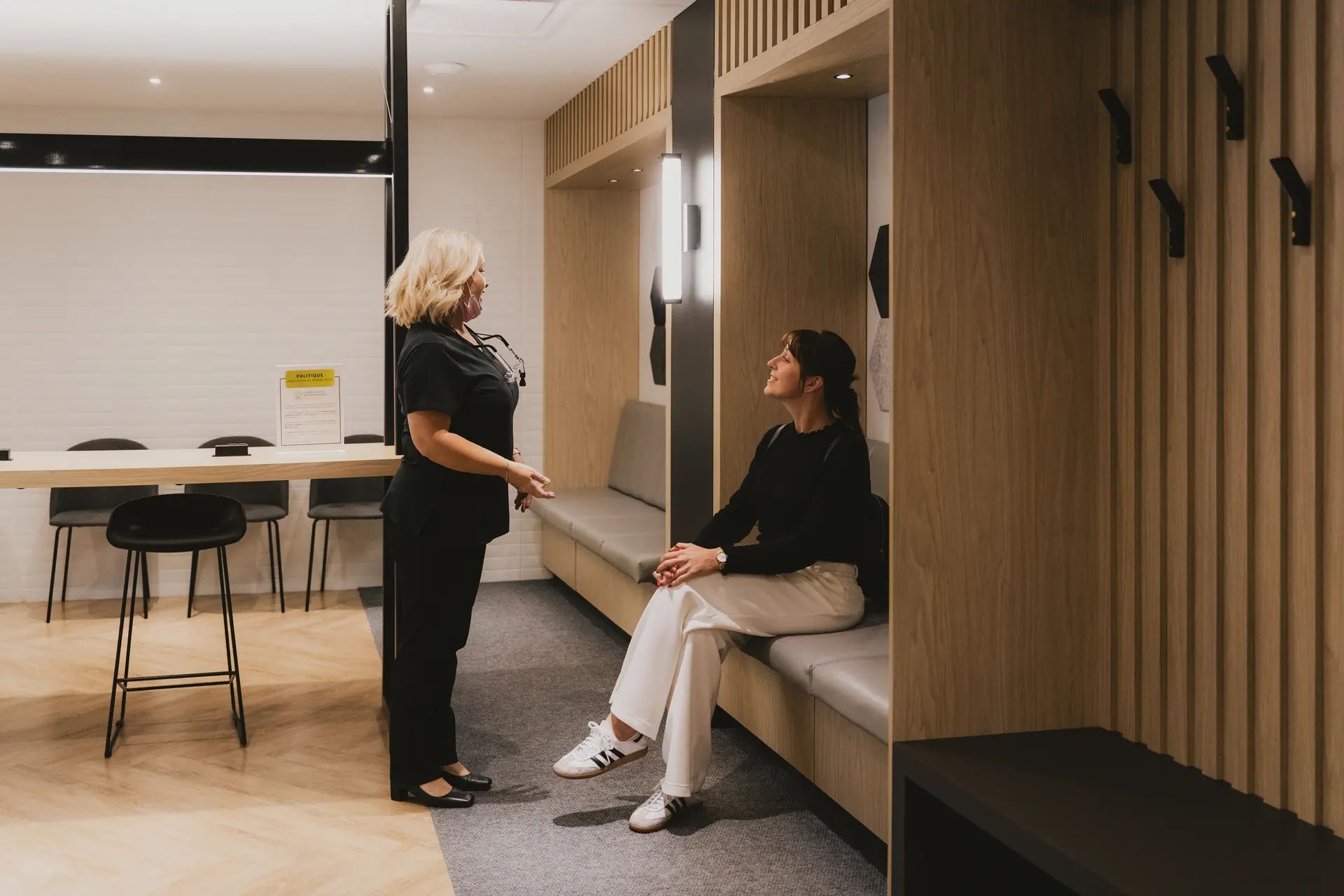 Salle d’attente et accueil au Centre dentaire Boucherville